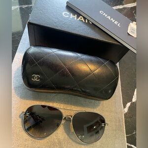 CHANEL
Aviator CC Sunglasses 4189-1-Q
Silver